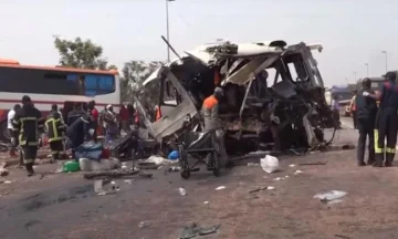 مقتل 16 شخصاً في تصادم بين حافلة وشاحنة في ساحل العاج