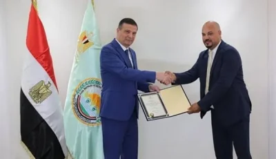 وزير الزراعة ومنصة “حوار” يوزعان الجوائز على أصحاب المبادرات المميزة في مجال الزراعة.