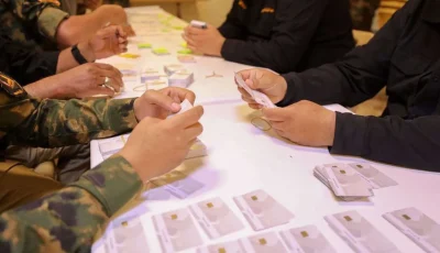 الحشد الشعبي يوضح تفاصيل حول بطاقات الرواتب الجديدة