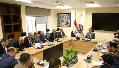 وزير قطاع الأعمال يناقش المشاريع التوسعية مع رؤساء الشركات القابضة ويتابع آخر مستجدات التطوير