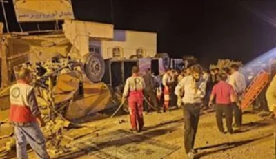 وفاة 21 شخصًا وإصابة 29 آخرين جراء انقلاب حافلة في إيران