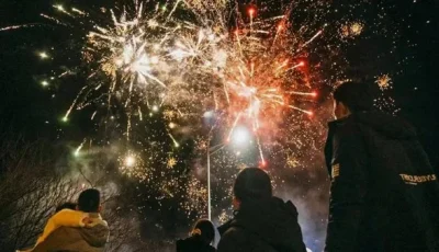 أستاذ في الأزهر يفسر حكم استخدام الألعاب النارية في الاحتفالات والمناسبات.