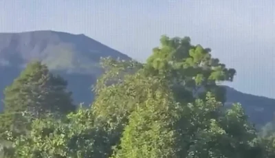 انفجار قوي لبركان مارابي يضرب منطقة غرب سومطرة في إندونيسيا