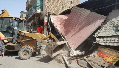 مواجهات جسدية واستخدام الساطور بين قوات الأمن وبائعي الأكشاك المخالفة في مدينة الصدر.