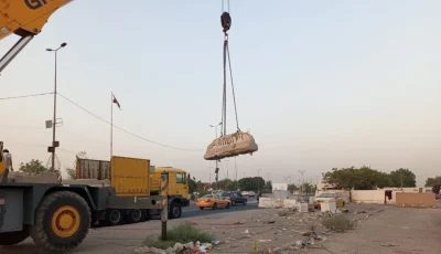 نقل كتل خرسانية في جنوب بغداد