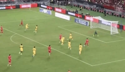 ميلان يحقق فوزًا كبيرًا على ليفربول بأربعة أهداف.