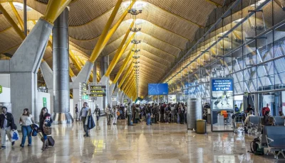 فرنسا تطلب من إسبانيا تفسيرًا بشأن طرد يهود من رحلة طيران