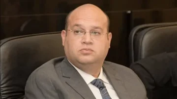نائب محافظ الجيزة يقوم بزيارة محطة كهرباء 66/220 ك في البدرشين لتعزيز شبكة التغذية للمحطات.