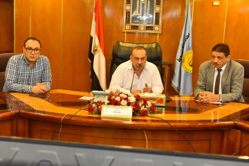 محافظ أسيوط ينبه من تشييد المباني على الأراضي الزراعية ويؤكد على أهمية إزالة المخالفات والانتهاكات.