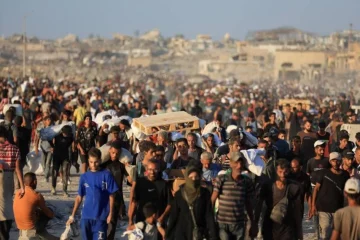 30 قتيلاً وعشرات المصابين في هجوم على قافلة مساعدات بشمال غزة