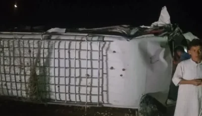 وفاة 4 أفراد وإصابة 11 آخرين في حادث تصادم ميكروباص مع شاحنة بمطروح