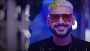 قصة حب مفاجئة ومواقف كوميدية مثيرة في موسم الصيف