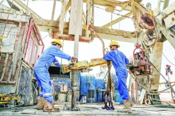 ارتفاع أسعار النفط لليوم الرابع بسبب القلق من تأثيرات على الإمدادات