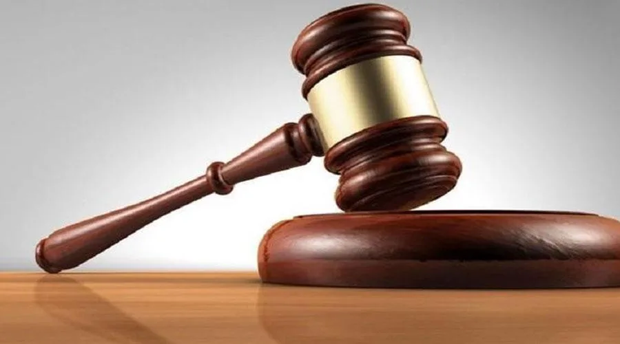 تحصيل أموال مقابل تأمين وظيفة وإقامة والمحكمة تفرض عليه إعادتها