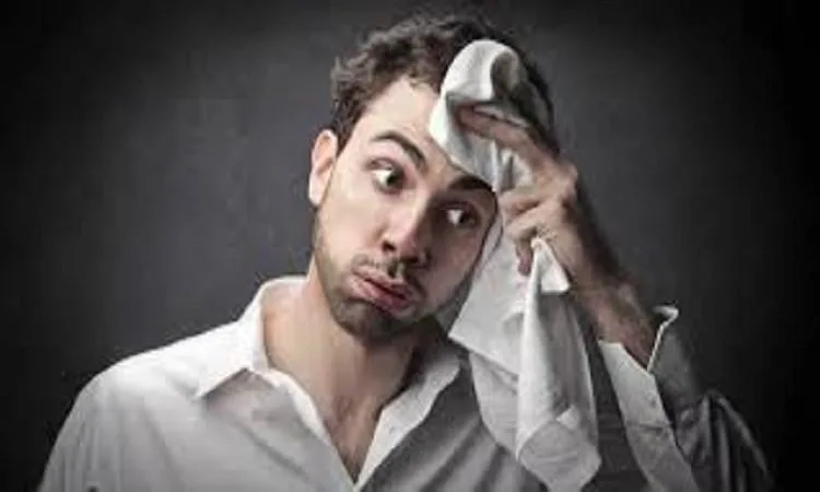 التعرق طريقة طبيعية للتحكم في حرارة الجسم، ولكن زيادته قد تشير إلى مشكلة صحية.