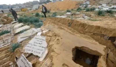 نبش الاحتلال للمقابر في خان يونس يعد انتهاكاً صارخاً