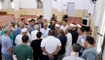 محافظ الإسماعيلية يؤدي صلاة الجمعة في مسجد عمر بن الخطاب