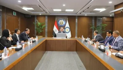 وزير البترول يقدم تصور القطاع أمام مجموعة من الكتّاب والمتخصصين