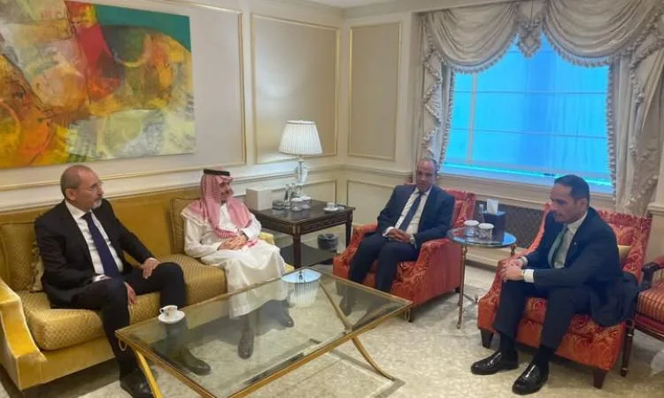 وزير الخارجية يلتقي نظراءه من قطر والأردن والسعودية لمناقشة خطوات إعادة إعمار غزة.