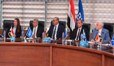 وزير العمل يوزع شهادات التدريب على خريجي وطلاب قسم الجغرافيا في جامعة بدر