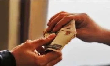 أمين الفتوى ينبه من مخاطر تقديم الرشوة للحصول على عمل