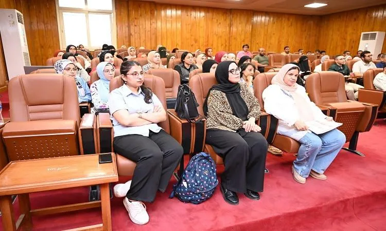 ورشة تعليمية حول استخدام برنامج التحليل الإحصائي في كلية الصيدلة.