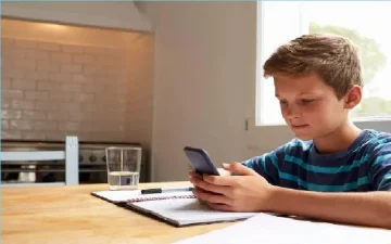التعرض المبكر للهاتف يؤثر سلباً على الصحة النفسية للمراهقين
