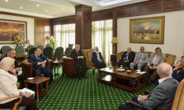 رئيس الهيئة العليا للإعلام يلتقي لجنة تنظيم الأداء الإعلامي الرياضي بتشكيلها الجديد