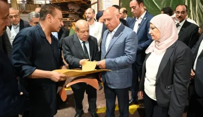 الوزير ي inaugurate مصنعًا لإنتاج الزجاج الهندسي ويضع حجر الأساس لمصنع ثلاجات