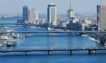 حرارة ورطوبة خلال النهار، واعتدال ليلاً، والعظمى في القاهرة 35 درجة مئوية.
