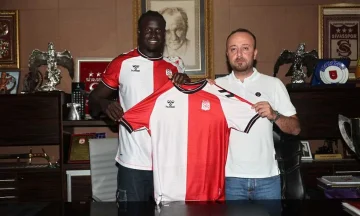 أليو بادجي ينتقل إلى فريق سيفاس سبور التركي