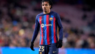 برشلونة يعزز محادثاته لتمديد عقد لاعبه