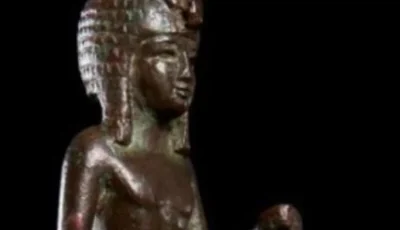 مزاد بريطاني يبيع تمثال برونزي مصري لملك شاب مقابل 18 ألف جنيه إسترليني