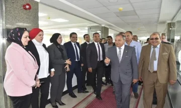 محافظ بورسعيد يطلق مشروع تحديث الطابق الثاني في مجمع المصالح بالدائرة الرسمية
