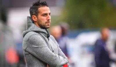 إرشادات تقنية من فيريرا للاعبي الزمالك خلال التدريب المسائي في معسكر العاصمة