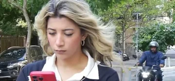 مراسلة تلفزيونية تتعرض للسطو أثناء البث المباشر