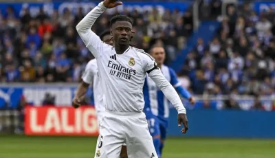 لاعب ريال مدريد يسبب الإزعاج لتشابي ألونسو