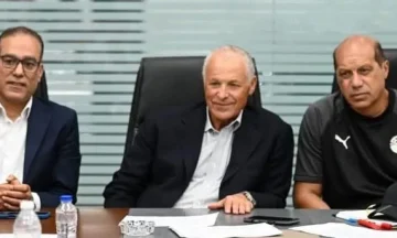 أبو ريدة يلتقي بمسؤولي مشروع “FIFA TDS” قبل بداية اختبارات تطوير المواهب.