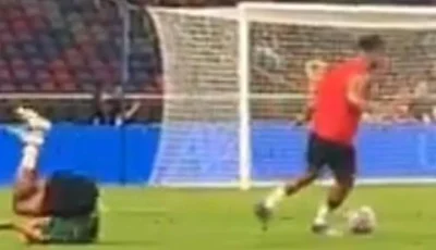 محمد صلاح يتصدر الأخبار بعد إسقاطه دياز