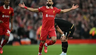 محمد صلاح ينافس رونالدو على لقب أفضل جناح في الدوري الإنجليزي