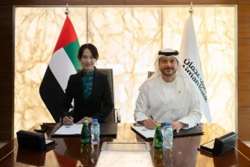 مصرف عجمان يبرم اتفاقية لتقديم خدمات الرواتب في الإمارات