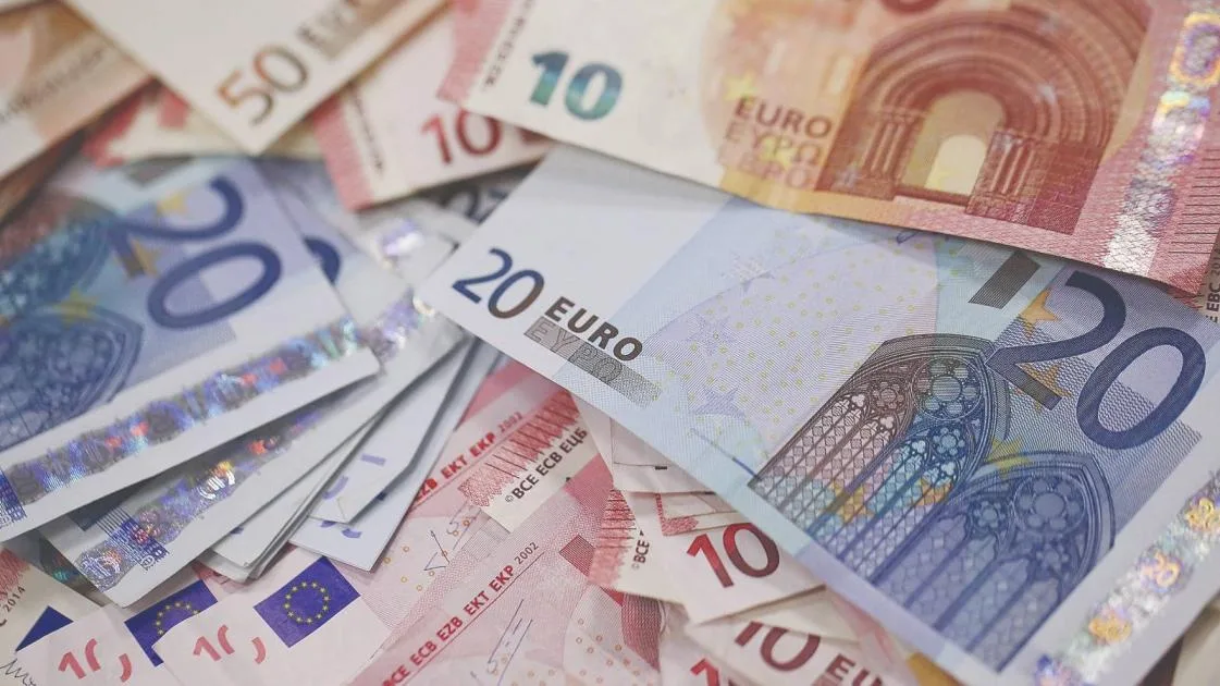 ارتفاع قيمة اليورو بعد اتفاق الاتحاد الأوروبي والولايات المتحدة حول الرسوم الجمركية