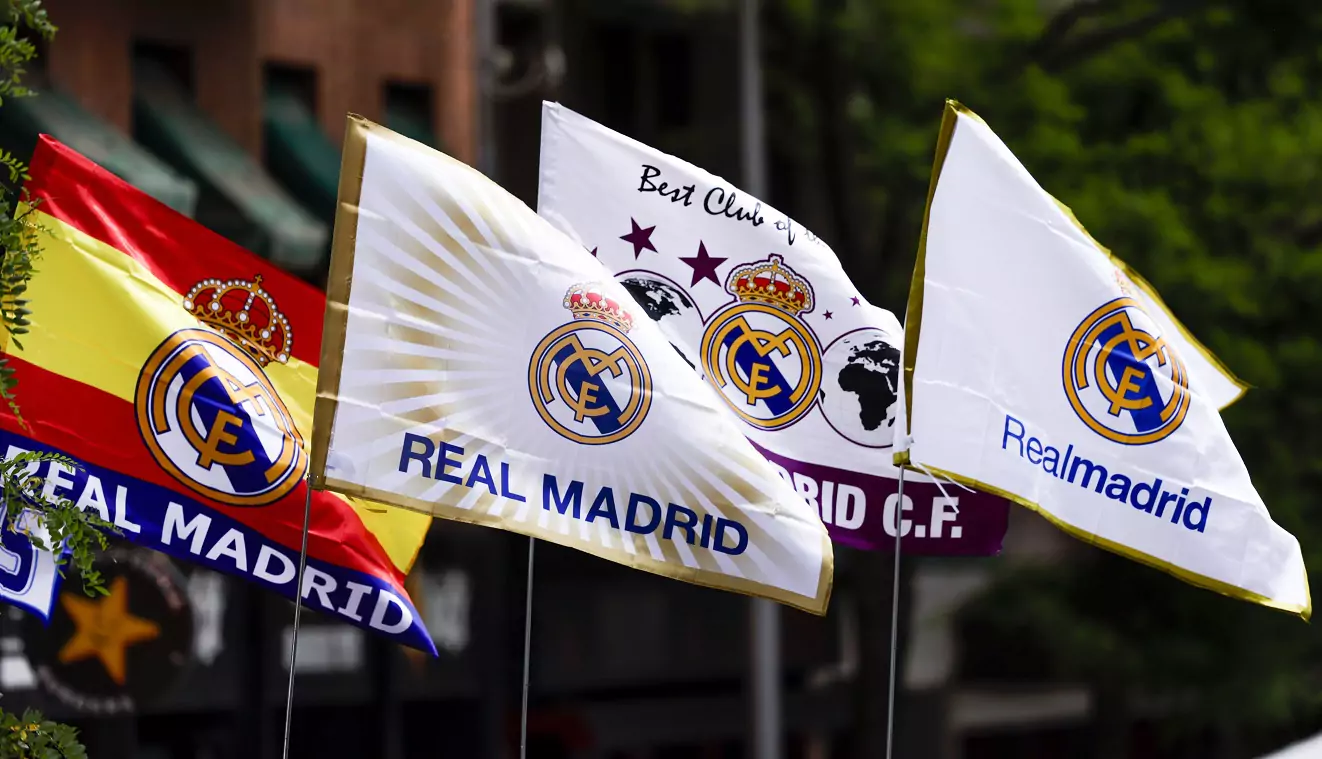 رسميًا.. لاعب دفاع ريال مدريد يعلن مغادرته الفريق