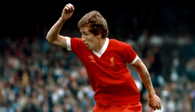 وفاة لاعب ليفربول السابق جوي جونز عن عمر يناهز 70 عاماً