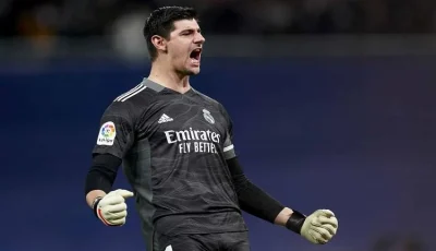 ريال مدريد يمدد عقد حارس مرماه كورتوا حتى 2027