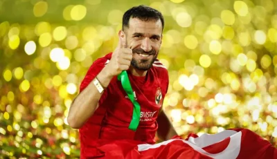 لاعب مصاب يجري الفحص الطبي قبل الانضمام إلى ناديه الجديد