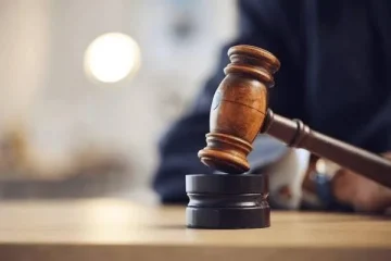 مصر: زوج يطعن زوجته في المحكمة بسبب طلبها الطلاق