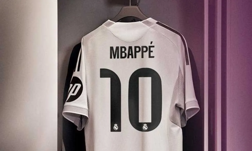 ريال مدريد يعلن عن منح مبابي القميص رقم 10
