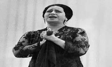 “أي نوع من الحب” لكوكب الشرق من عرض مسرح حديقة الأزبكية يوم الخميس