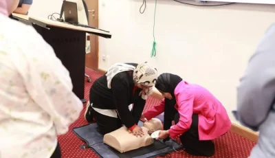 تدريب استخدام أجهزة إزالة الرجفان القلبي يتضمن جوانب نظرية وعملية